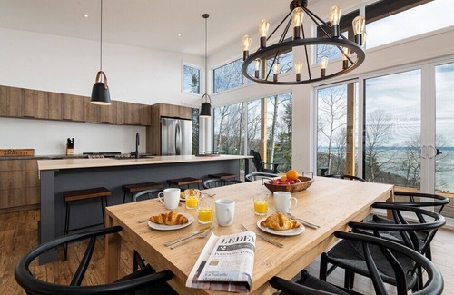 Les Eboulements Ski Chalet | Bellevue 169: Relaxing Chalet with River Views