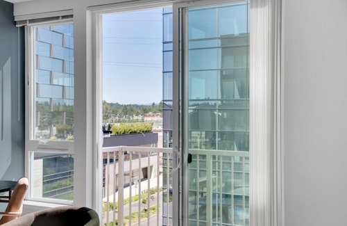 Wilburton Apartment | Bellevue 1BR w Gym WD nr Spring District SEA-412
