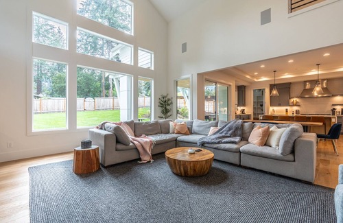 East Lake Hills House | Bellevue Dream w/Spacious 6BR Luxury Home