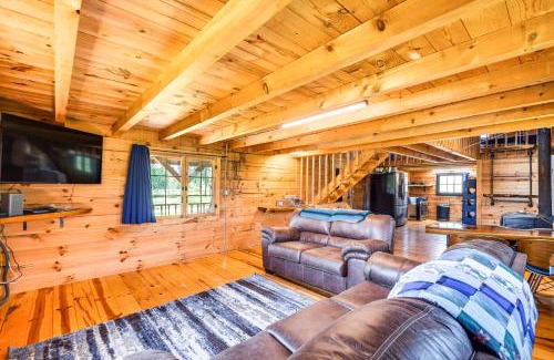 Bellevue Apartment | Bellevue Log Cabin with Gas Grill and Creek Access