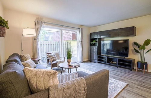 Lake Hills House | Bellevue's townhome btw T-mobile & Microsoft HQ