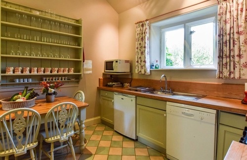 Inchbrook House | Bellhouse - sleeps 8 guests in 4 bedrooms