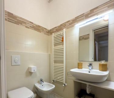 Aggregazione Rionale 9 House | BelSorrisoVarese - Elegance City Residence Private Parking -Reservation Required-