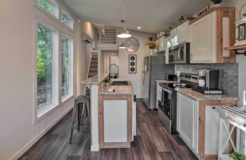 Belton House | Belton Lake Tiny House w/ Shared Pool & View