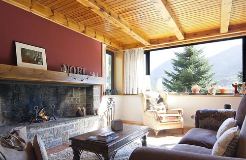 Vielha Villa | Belvilla by OYO Casa Lola 13