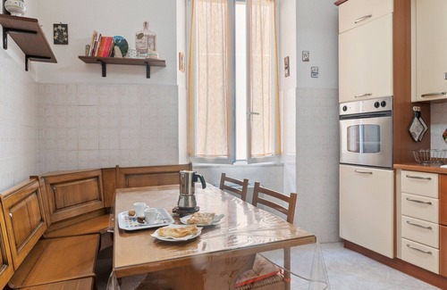 Rezza Apartment | Belvilla by Oyo Casa Rosa