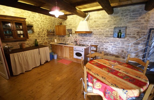 Avenale Villa | Belvilla by OYO Spacious VIlla in Treia with Pool