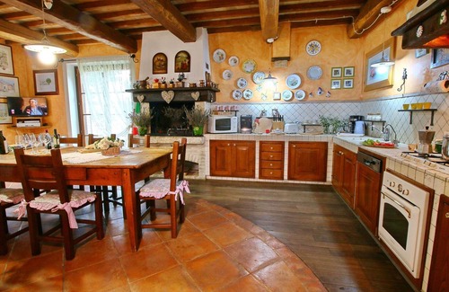 Collazzone Villa | Belvilla by OYO Villa Roseto 12