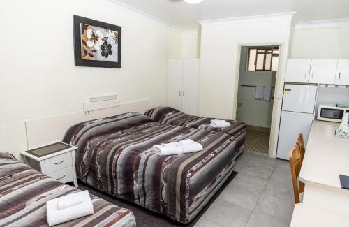 Benaraby Hotel | Benaraby Hilltop MotorInn
