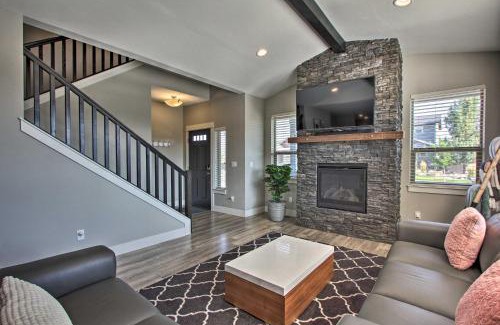 Mountain View House | Bend Home with Patio and Fire Pits Less Than 3 Mi to Dtwn