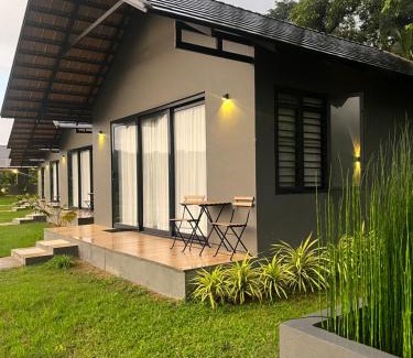 Virajpet Resort | Bendheka - Cliff Front Cottages Coorg