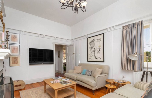 Bowral House | Bendooley Gardens. Large home in Central Bowral.