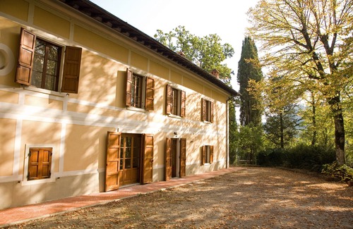 Pratovecchio Villa | Benfenati's villa with amazing pool in Tuscant lanscape