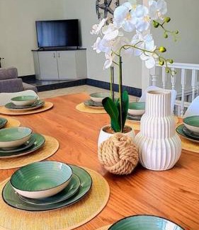 Forster House | Bennett's Bliss - Soak in Breathtaking Ocean View