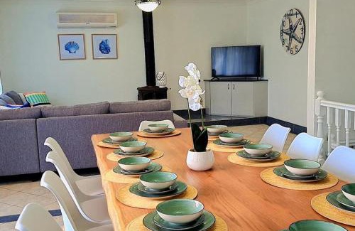 Forster House | Bennett's Bliss - Soak in Breathtaking Ocean View