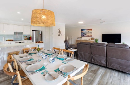 Corlette House | Benny's At The Bay: the perfect place to stay!