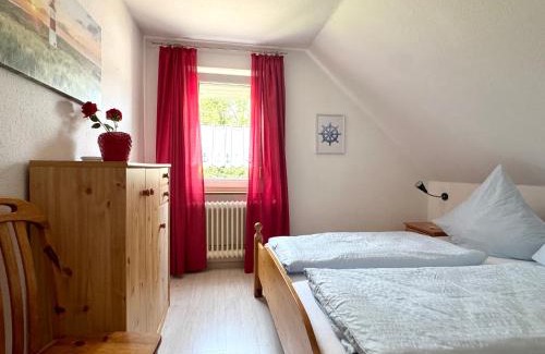 Bensersiel Apartment | Bensersiel Ferienwohnung Smutje mit Balkon