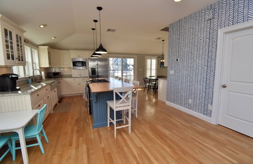 Misquamicut House | Benson - Walking Distance to the Beach!