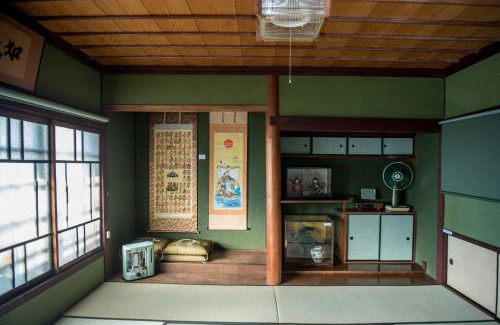 Inokuchi House | Benton Guesthouse, Private Nostalgic Showa-era House, former "Akiya"