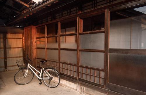 Inokuchi House | Benton Guesthouse, Private Nostalgic Showa-era House, former "Akiya"
