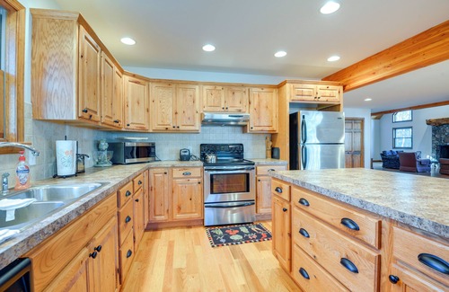 Benton House | Benton Home on 50 Acres w/Private Deck & Views!