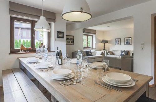 Kitzbuehel Ski Chalet | Berg und Bach