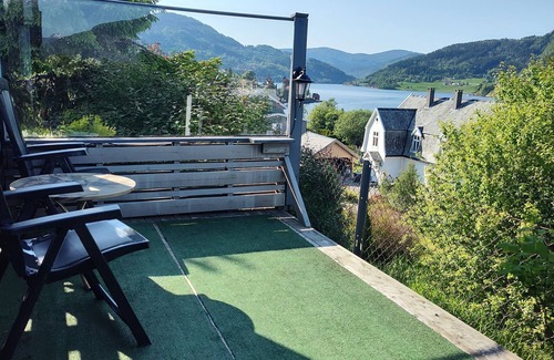 Forde House | Berge Laila's Private Apt. Koselig Overnatting i Privat Bolig Sentral i Førde