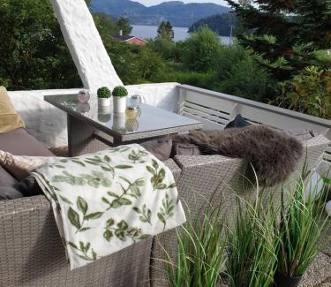 Isdalstø Apartment | Bergen Apartment with Fjord View