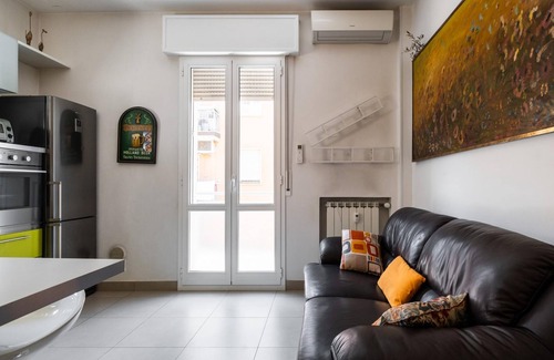 Saragozza-Porto Apartment | Bergonzoni Modern Apartment by Wonderful Italy