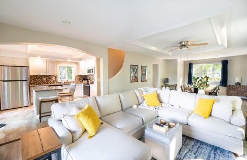 Leicester House | Berkshire Vacation Rentals: Leicester Lake Front Home Come Relax