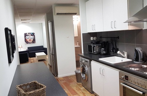 Kypseli Apartment | Berry apartment - Athens Center, 6 BD, 3 BATH