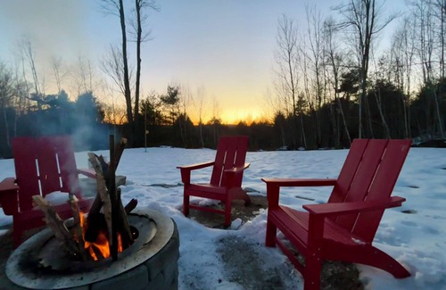 Guild House | Berry Mountain Lodge: Spacious 5-bedroom house close to skiing and Lake Sunapee
