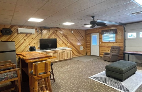 Devils Lake Cabin | "Bert Cave" - Lake Side Cabin, Hovde Resort