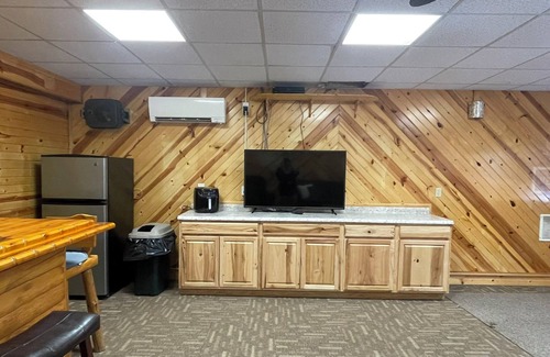 Devils Lake Cabin | "Bert Cave" - Lake Side Cabin, Hovde Resort