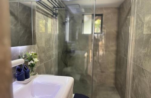 Daisy Hill House | Beryl 1bdr studio in Daisy Hill-minutes to M1 highway