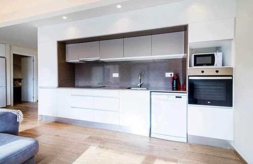 Besalu Apartment | Besalu Attic modern apt w /terrace & great views