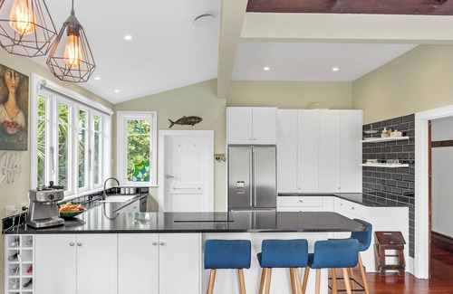 Bayswater House | Bespoke Stays - Christmas Charm in Bayswater