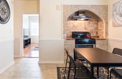 Lower Washington - Mount Hope Apartment | Best 3 Bed Close To Boston With Free Parking