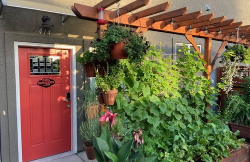 Grand Junction Apartment | Best Downtown Getaway 4 blocks from main street food bars and shopping