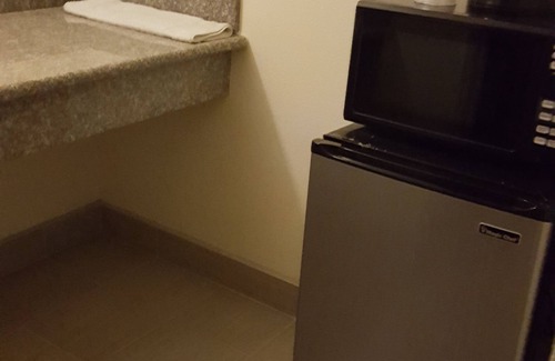 Oildale Hotel | Best Economy Inn n Suites