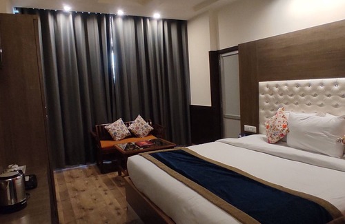 Naddi Hotel | Best hotel in Naddi, DharamshalanWith multicusion restaurant and kitchen.