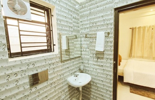 Bhowanipore Hotel | Best Inn By BookMeriHotel