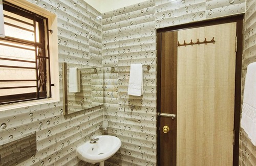 Bhowanipore Hotel | Best Inn By BookMeriHotel