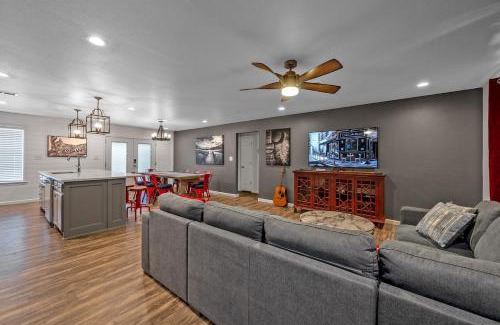 Mead House | Best Kitchen In Texoma! New! Playroom!