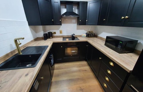 Belfast Central District Apartment | Best Location in Belfast! Free Parking-Luxury Accommodation