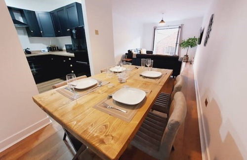 Belfast Central District Apartment | Best Location in Belfast! Free Parking-Luxury Accommodation