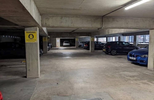 Belfast Central District Apartment | Best Location in Belfast! Free Parking-Luxury Accommodation