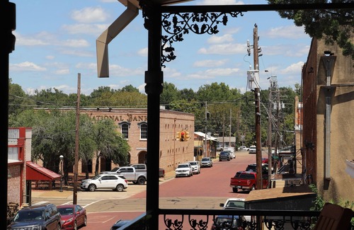 Jefferson Apartment | "BEST LOCATION in JEFFERSON"