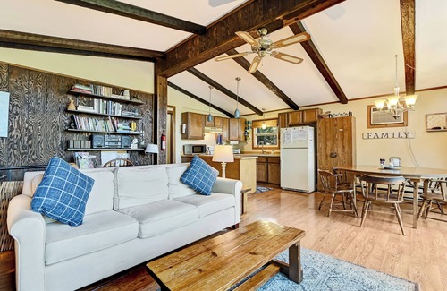 Wallenpaupauk Lake Estates Cabin | Best Of Both Lakes Wally/WLE-3 Bed/2 Bath, Kayaks included. Short stays Welcome