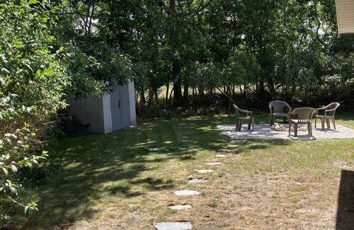 Manistee House | Best of Both Worlds! 5th Avenue Beach and Downtown Within Walking Distance!